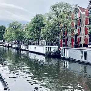 houseboat-bonnie.amsterdamhotelsnl.com/