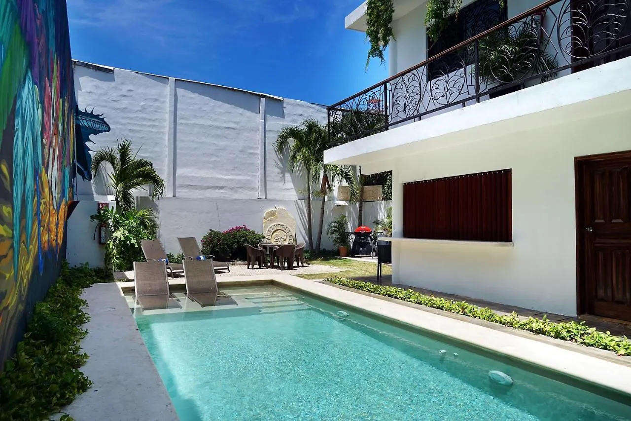 Red Panda Hostal Playa del Carmen 0*,